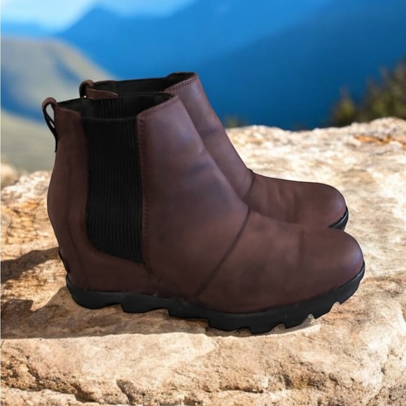 Sorel Joan of Arctic Women’s Wedge ll Chelsea Boot in Wine. Size 10. - Picture 2 of 8